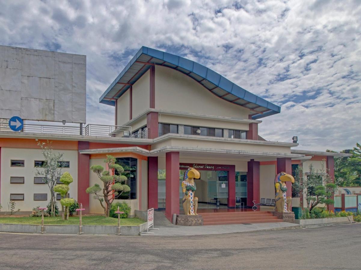 Oyo 89997 Hotel Bumi Kedaton Waterpark Μπαντάρ Λαμπούνγκ Εξωτερικό φωτογραφία