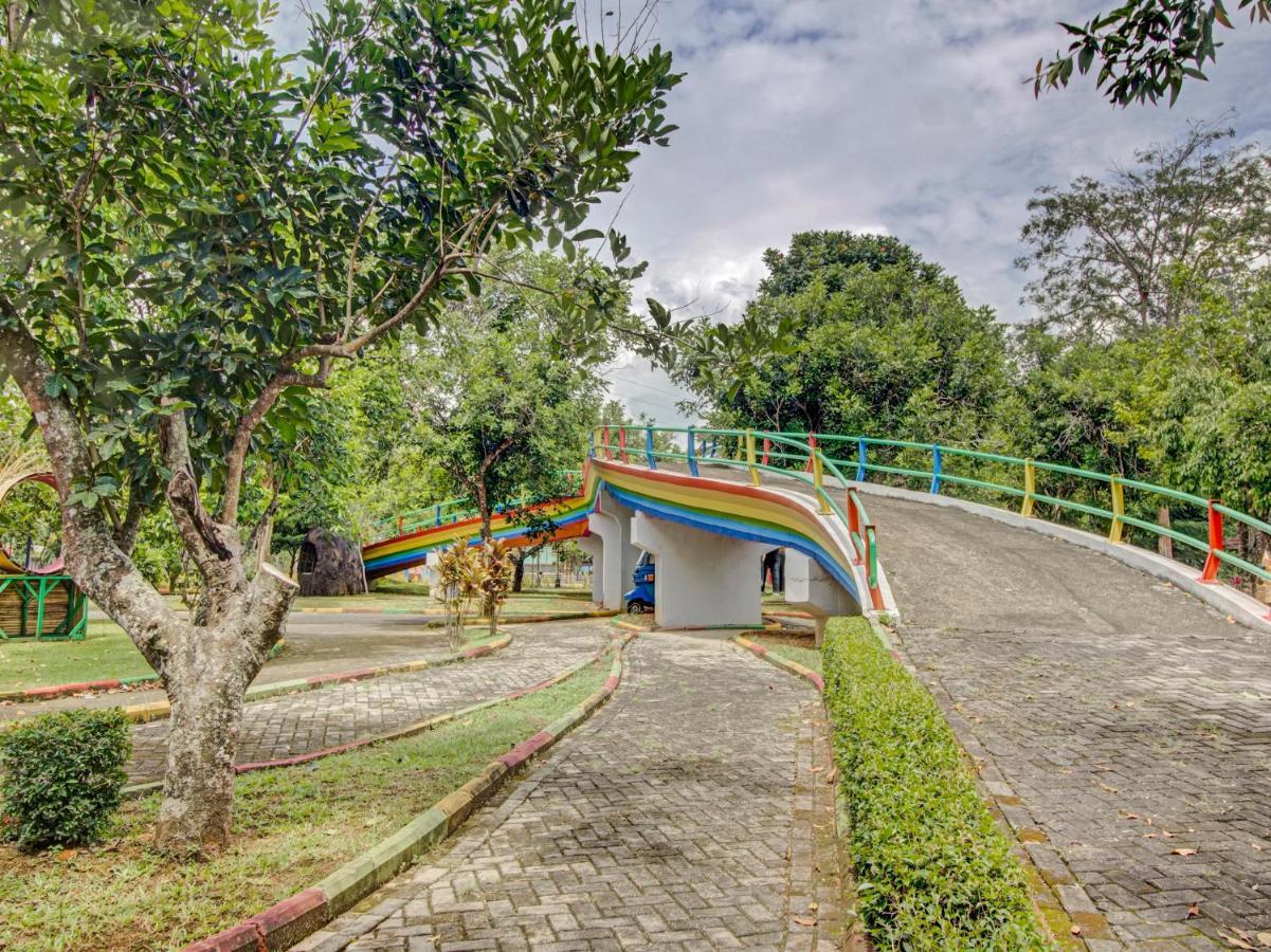 Oyo 89997 Hotel Bumi Kedaton Waterpark Μπαντάρ Λαμπούνγκ Εξωτερικό φωτογραφία